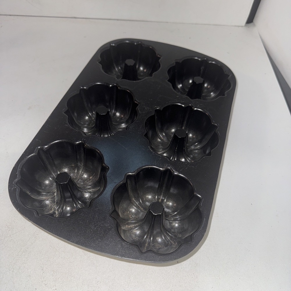 Nordic Ware Bundt-Lette Pan 6 Mini Bundt Cakes Heavy Cast Aluminum USA